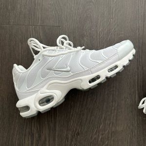 Nike Women’s Air Max Plus White (Size 9 WMNS - Size 7.5 MENS)